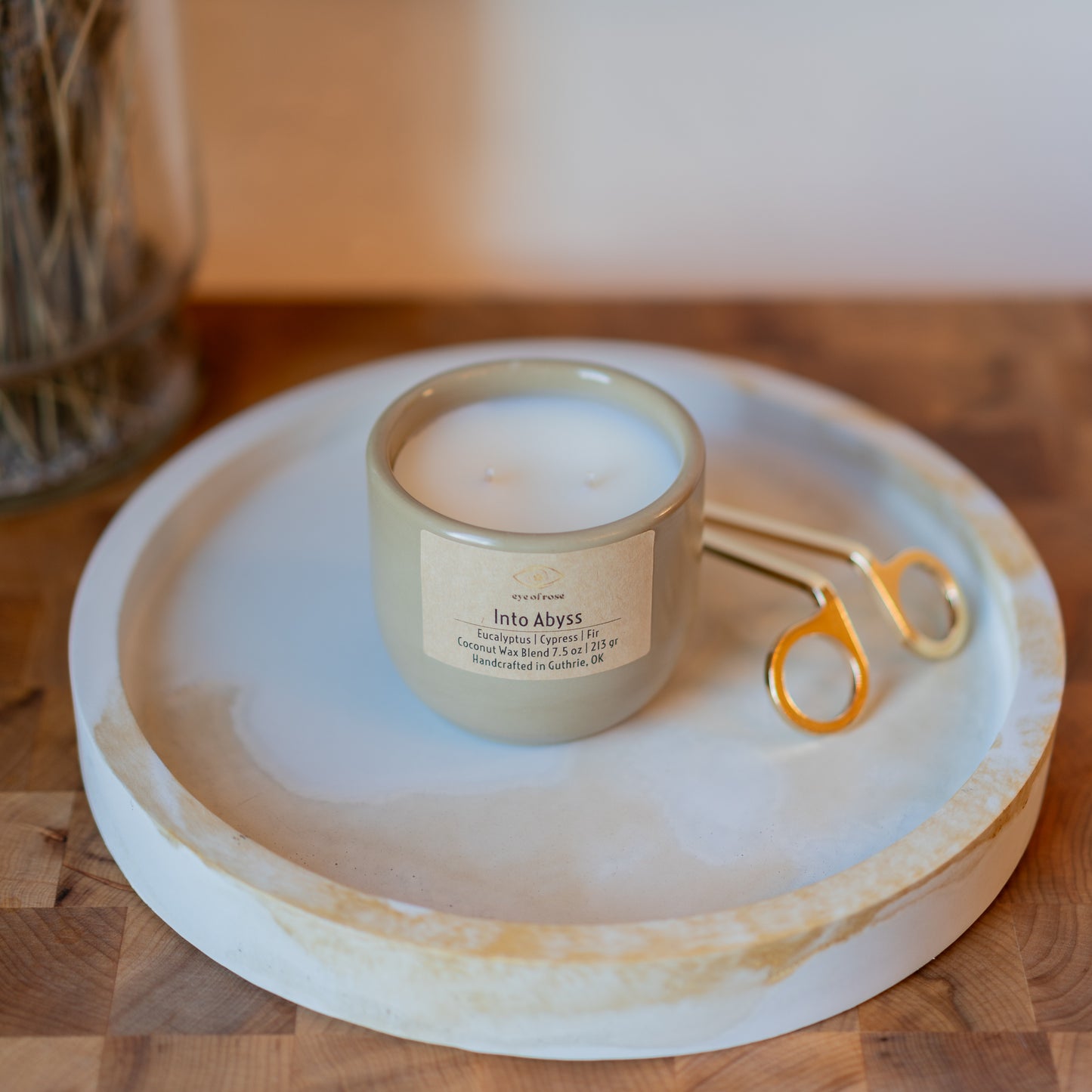 into abyssExperience the serene depths of nature with "into abyss," a captivating blend of eucalyptus, lemon peel, cypress, moss, bayberry, evergreen, and cedar. This enchanticandleeye of roseeye of roseAbyss